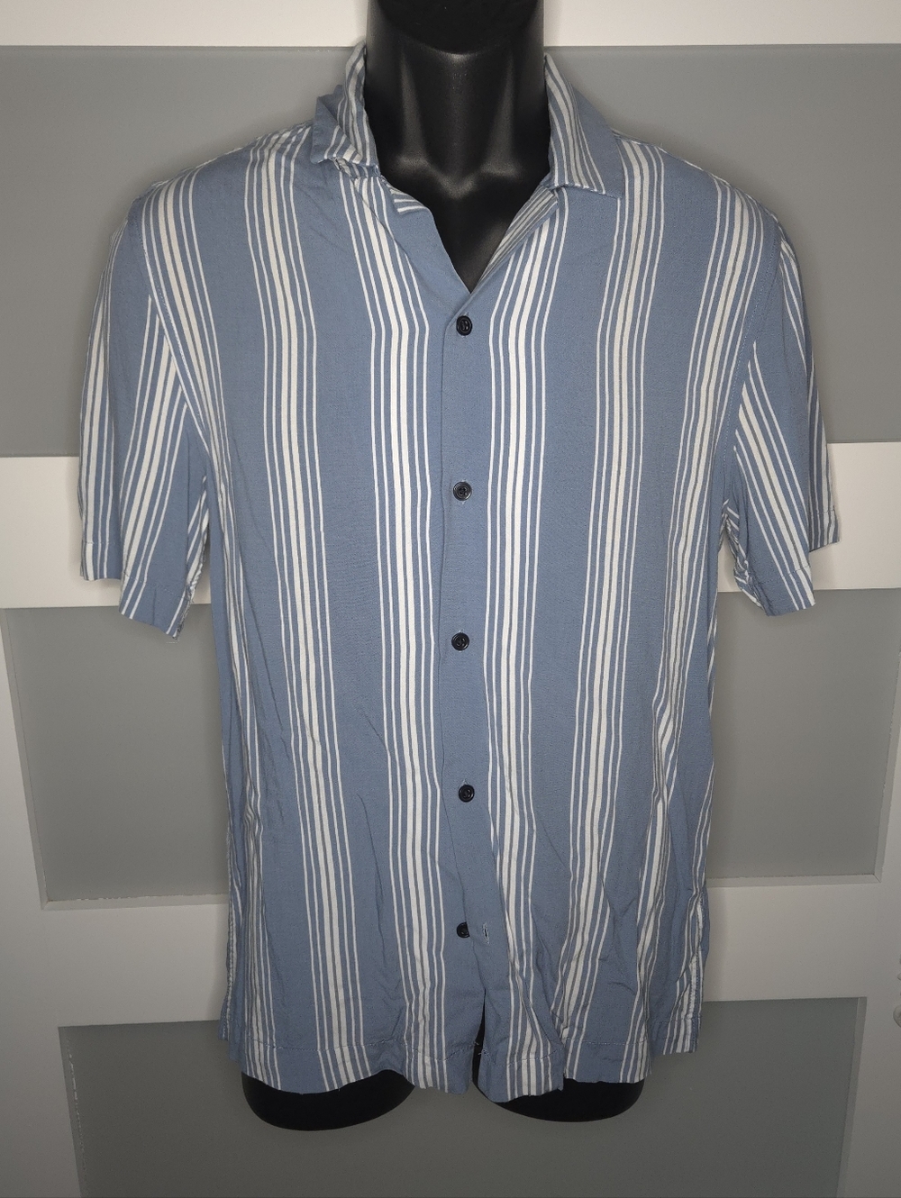H&M Blue & White Vertical Stripe Short Sleeve Button-Down Shirt